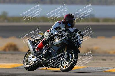 media/Dec-18-2022-SoCal Trackdays (Sun) [[8099a50955]]/Turn 14 (940am)/